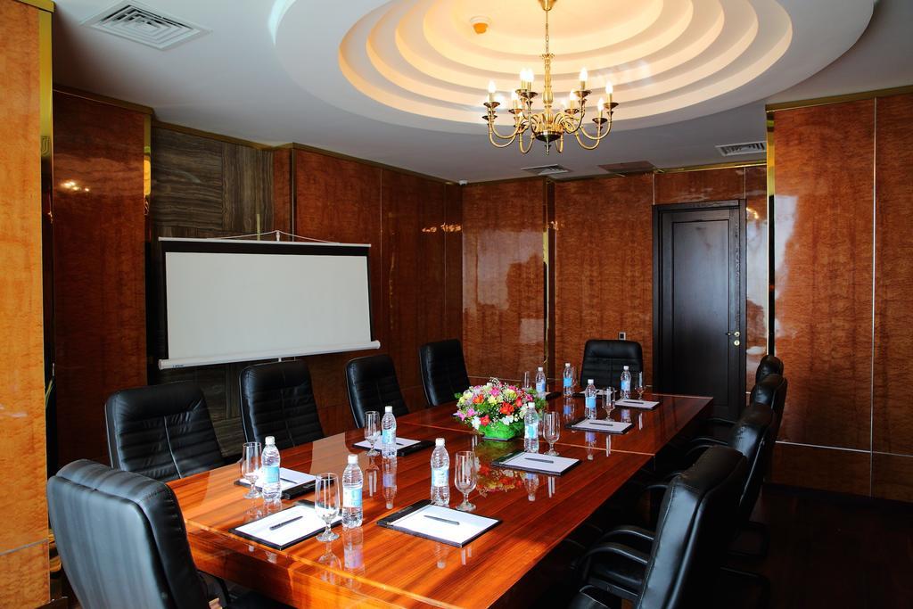 Damas International Hotel Bishkek Exterior foto