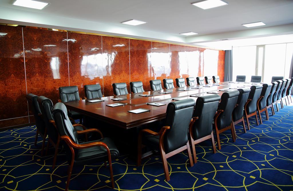Damas International Hotel Bishkek Exterior foto
