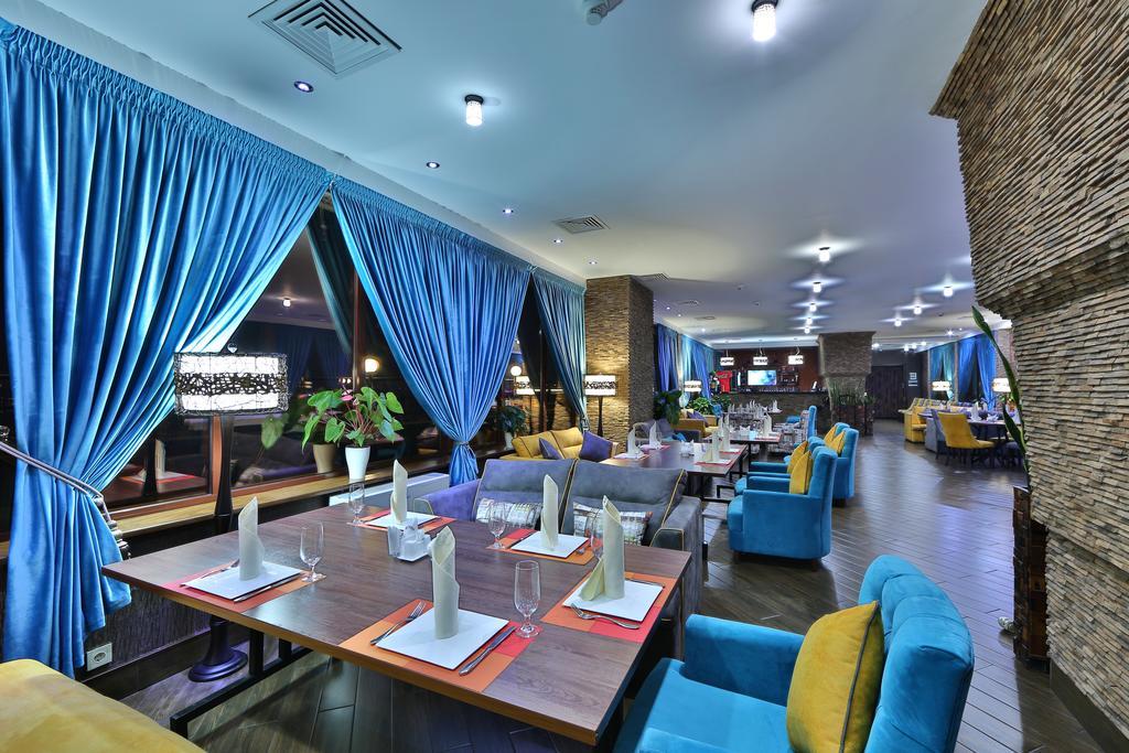 Damas International Hotel Bishkek Exterior foto