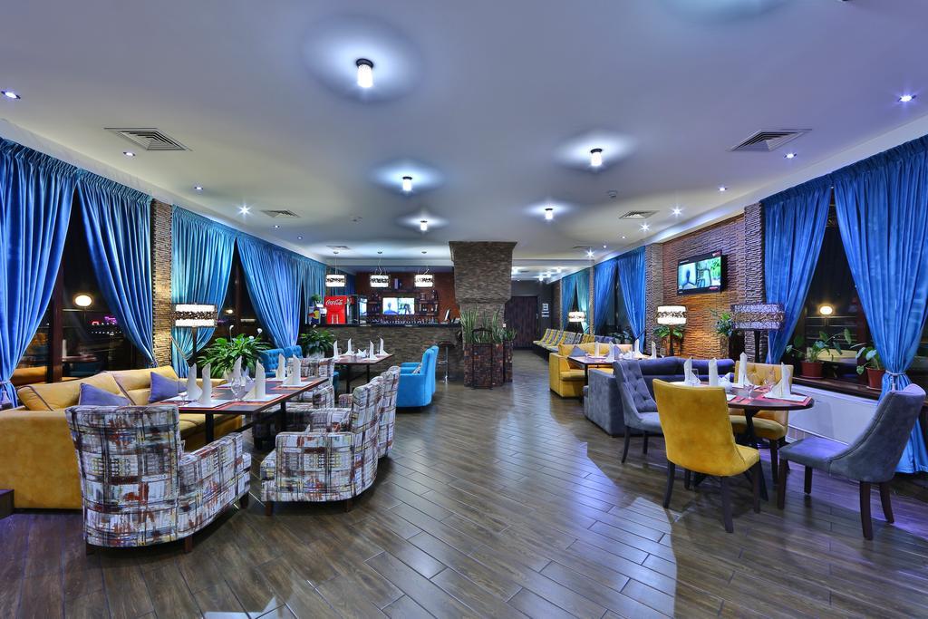Damas International Hotel Bishkek Exterior foto