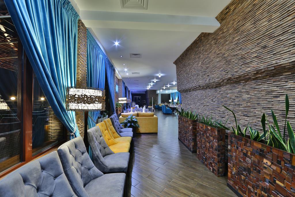 Damas International Hotel Bishkek Exterior foto