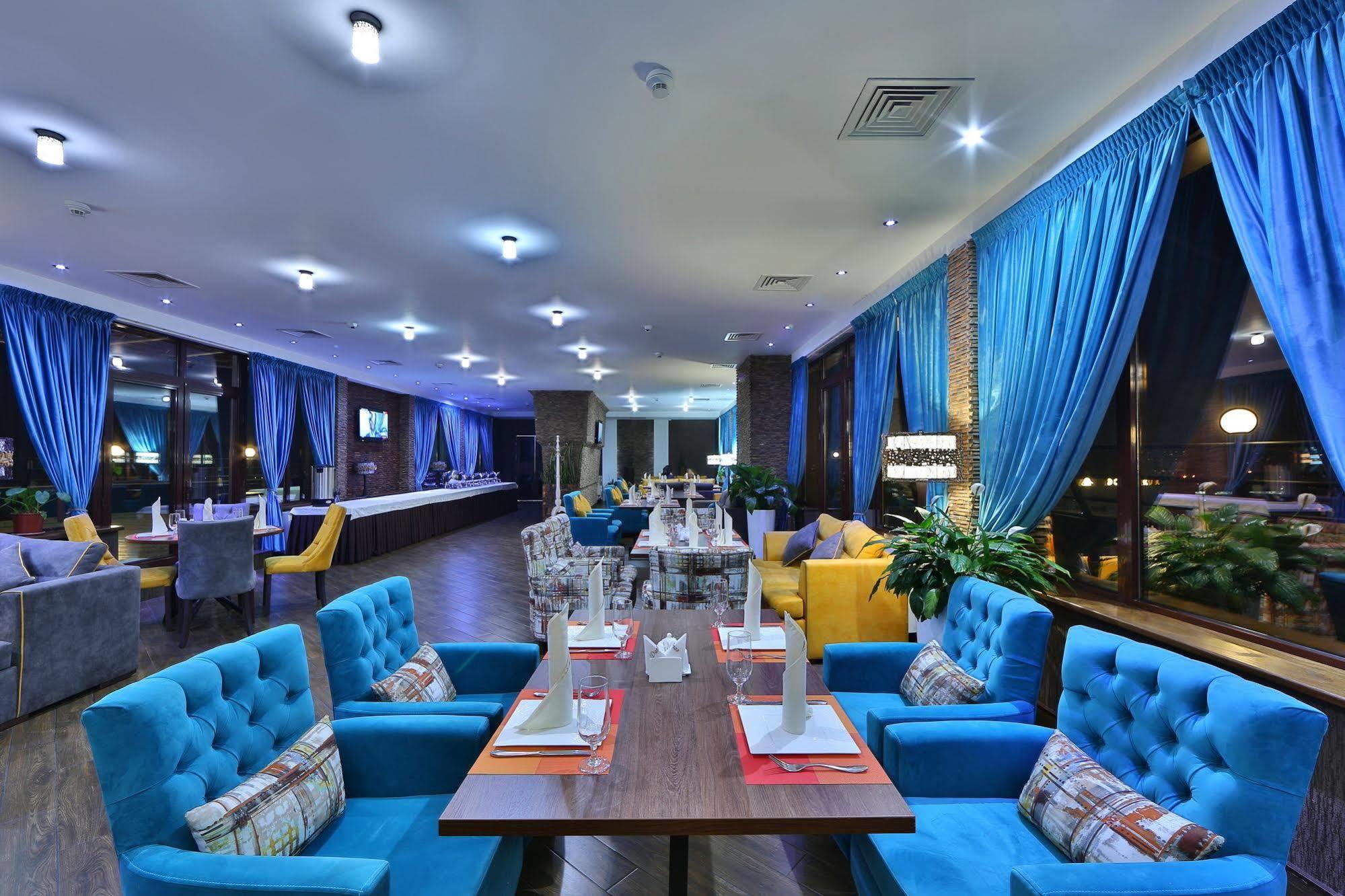 Damas International Hotel Bishkek Exterior foto