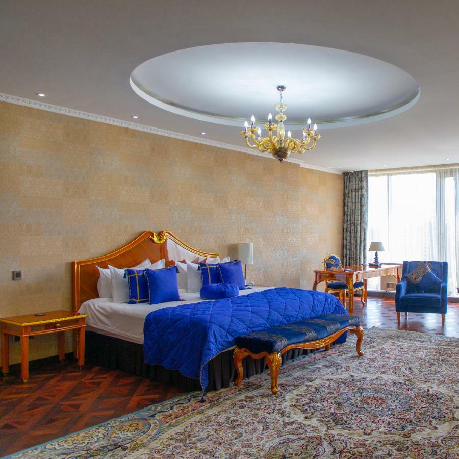 Damas International Hotel Bishkek Exterior foto