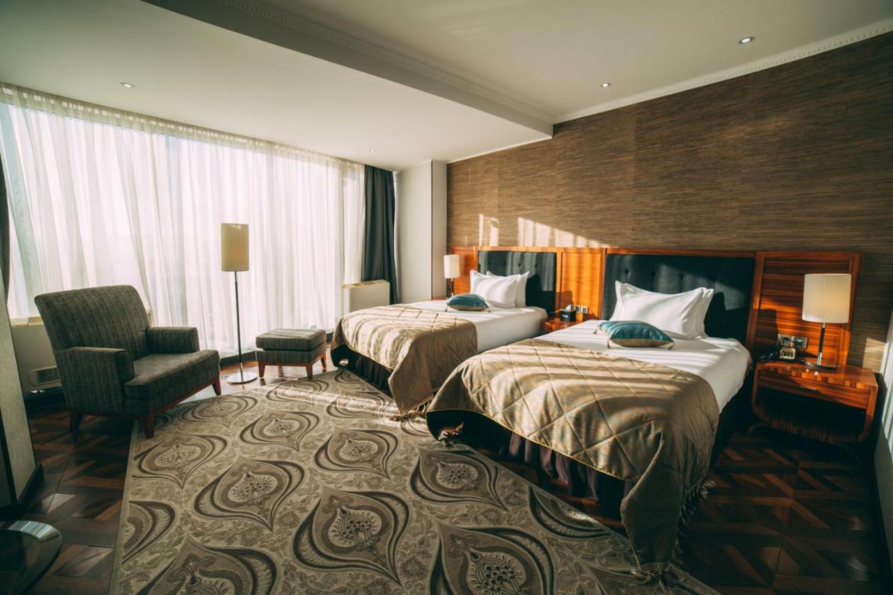 Damas International Hotel Bishkek Exterior foto