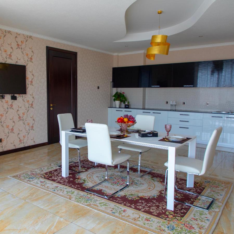 Damas International Hotel Bishkek Exterior foto